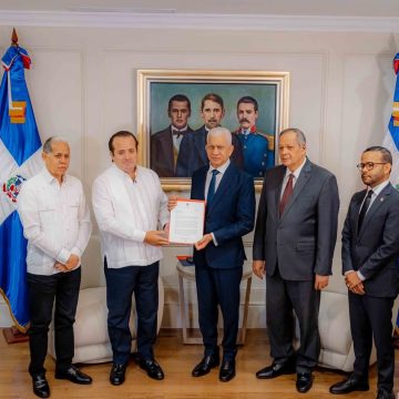 d65f3f84-9d09-423d-8e76-386cf1bc2f7c Ministro Paliza deposita en el Senado anteproyecto de ley sobre Plan Nacional de Ordenamiento Territorial