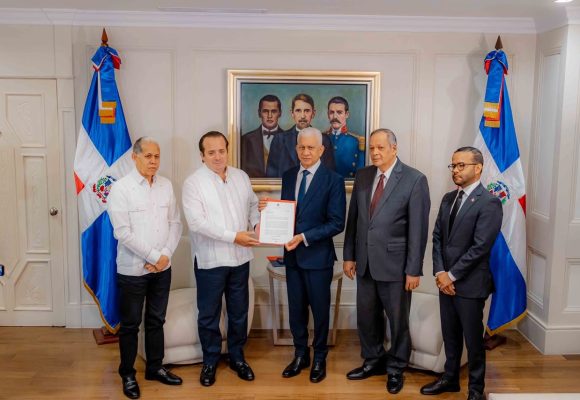 d65f3f84-9d09-423d-8e76-386cf1bc2f7c Ministro Paliza deposita en el Senado anteproyecto de ley sobre Plan Nacional de Ordenamiento Territorial