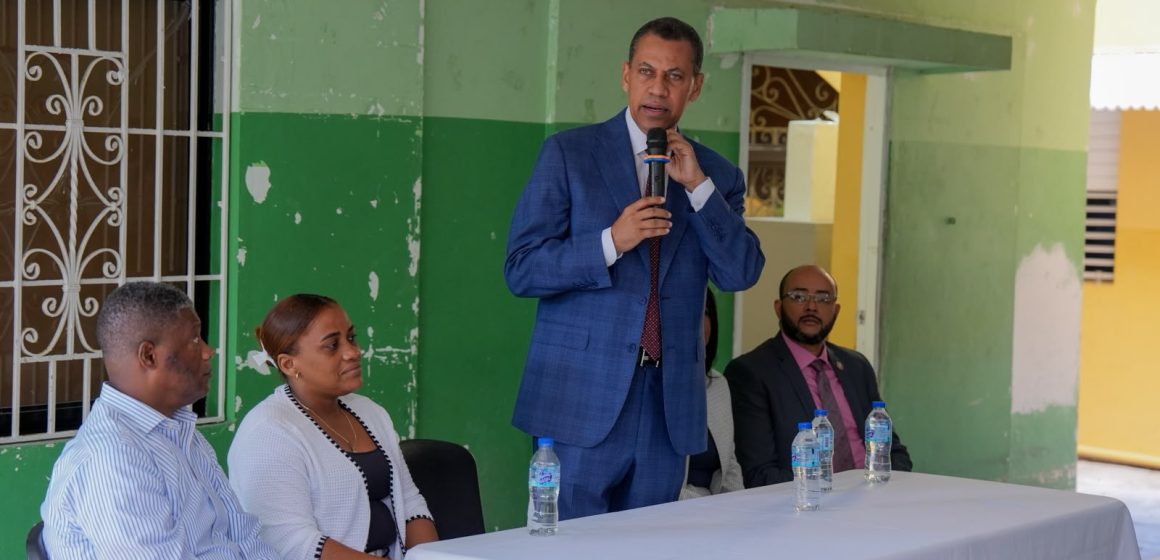 eeaeab9e-6886-4cce-89c8-447970c7b4ee Presidente del Indotel promoverá acciones para inclusión digital de estudiantes con discapacidad de Escuela José Manuel Rodríguez Tavares
