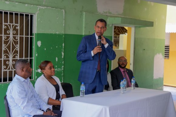 eeaeab9e-6886-4cce-89c8-447970c7b4ee Presidente del Indotel promoverá acciones para inclusión digital de estudiantes con discapacidad de Escuela José Manuel Rodríguez Tavares
